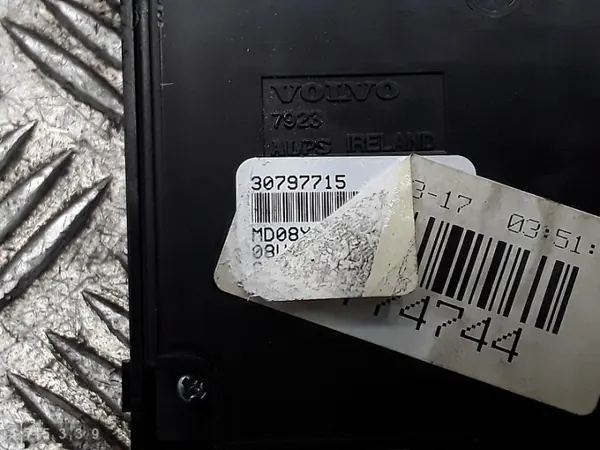 Volvo V70 Näyttöruutu OEM 30797715 - Käytetty image 4