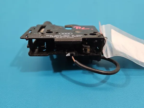 OEM 8W0823509B Etu vasen konepeltilukko Audi A4 B9 image 4