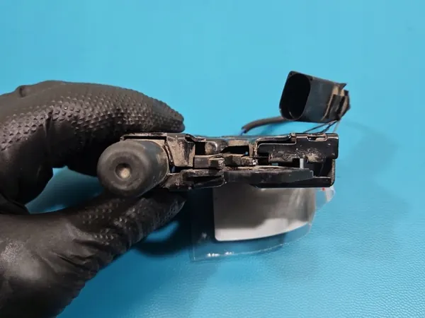 OEM 8W0823509B Etu vasen konepeltilukko Audi A4 B9 image 7