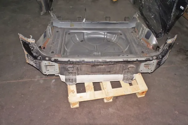 UK059 Volvo XC40 D3 Puerta Trasera - Pieza OEM Usada image 2