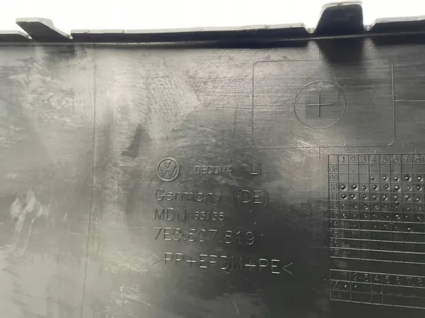 Vasemman etupuskimen koriste VW Transporter T5 09-15 image 3