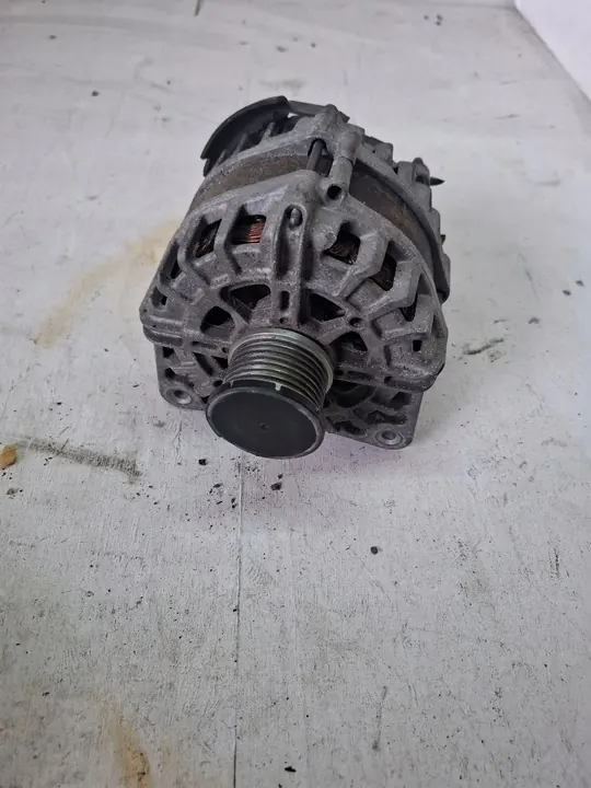 Renault Master III 2021 Alternator OEM 231007317R image 2