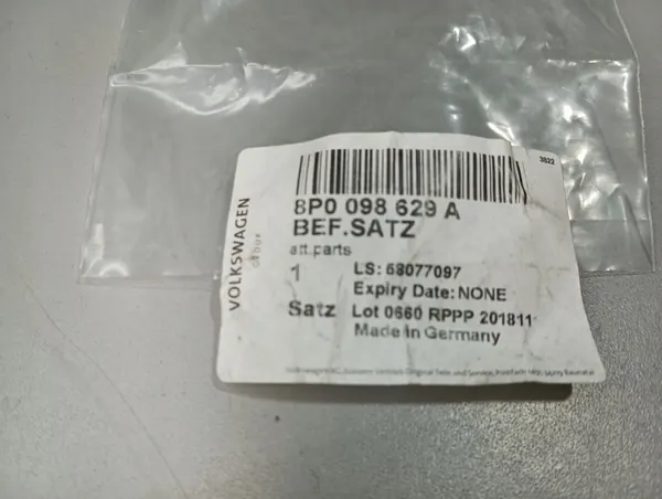 Conjunto de fixação de para-lamas OEM 8P0098629A image 3