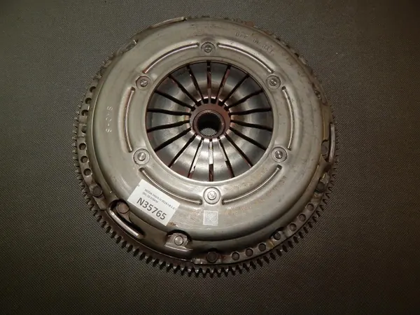 SKODA OEM 04C141025D Volant Bimasse Occasion image 2