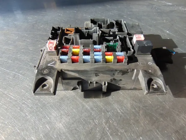 Mitsubishi Lancer säkringslåda OEM 8637A477 - Begagnad image 4