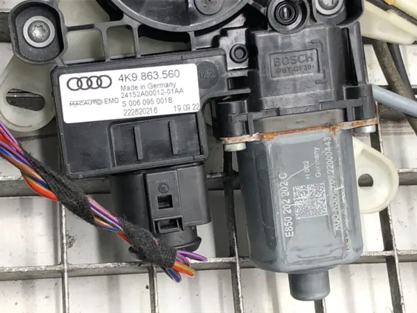 Mécanisme de rouleau coffre OEM 4K9863560 Audi A6 C8 image 3