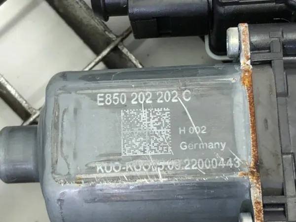 Mécanisme de rouleau coffre OEM 4K9863560 Audi A6 C8 image 4