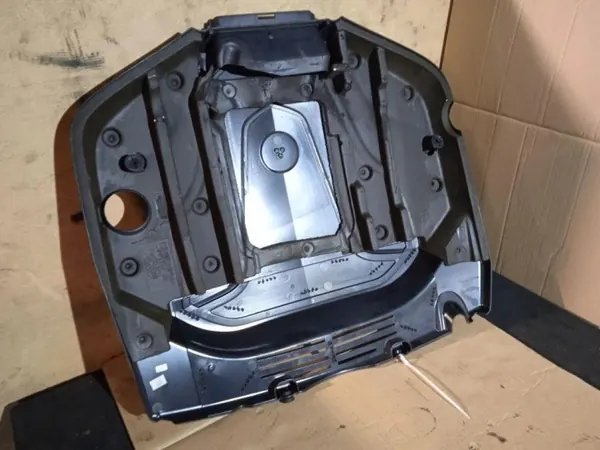 Mercedes GLS X166 Motorabdeckung OEM A6420107008 image 3