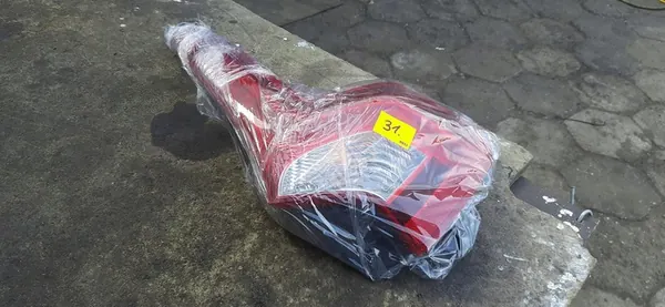 VOLVO V60 Luz Trasera Derecha Original 31395929 image 10