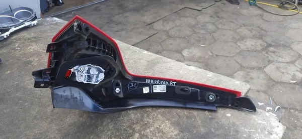 VOLVO V60 Luz Trasera Derecha Original 31395929 image 7