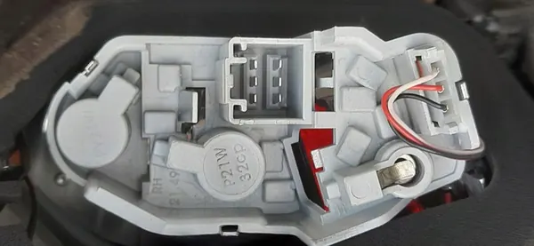 VOLVO V60 Luz Trasera Derecha Original 31395929 image 9