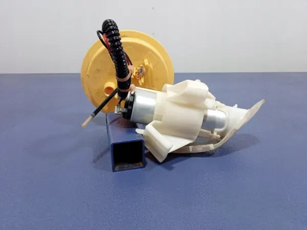 BMW Polttoainepumppu OEM 7217080 5-sarja 2.0D image 4
