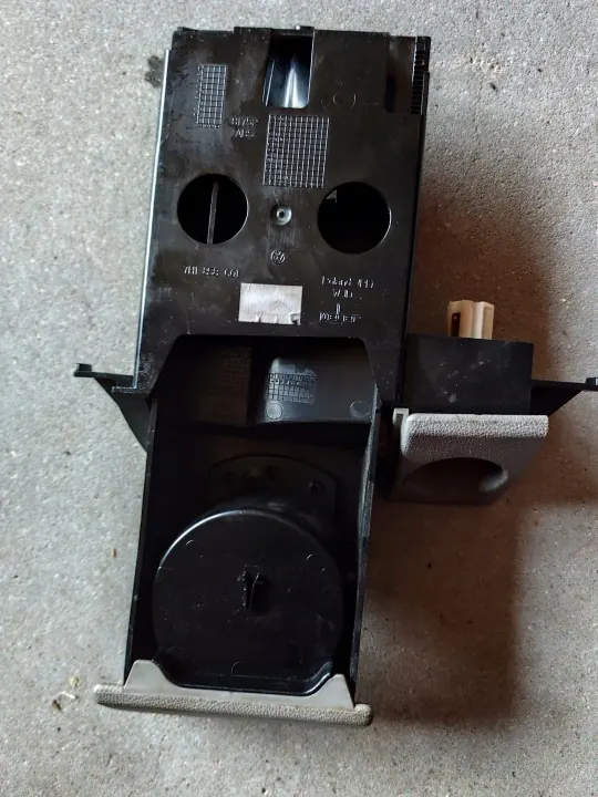 VW T5 bekerhouder OEM 7H1858601 - Gebruikte staat image 4