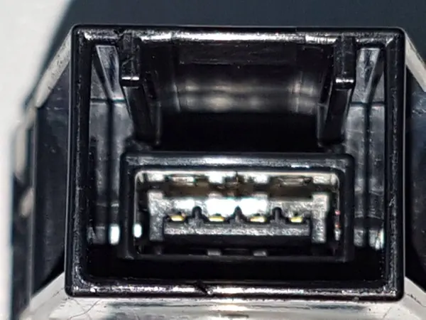 Tomada USB Mitsubishi Outlander OEM K129021 - Usado image 3