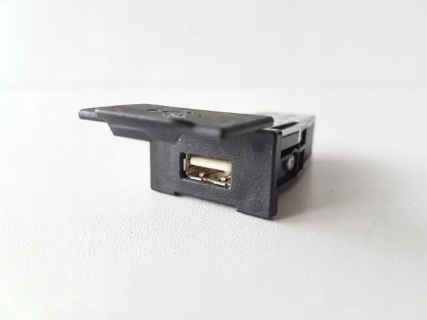 Tomada USB Mitsubishi Outlander OEM K129021 - Usado image 5