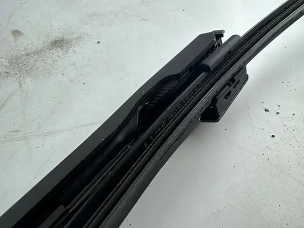 BMW 3 G20 G21 2020 Front Windshield Wiper Blade OEM image 8