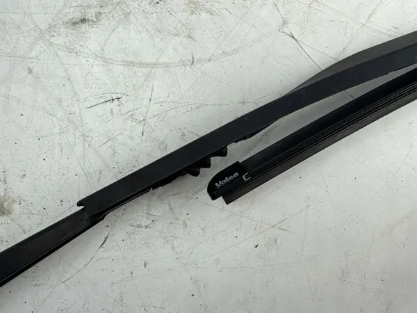 BMW 3 G20 G21 2020 Front Windshield Wiper Blade OEM image 9