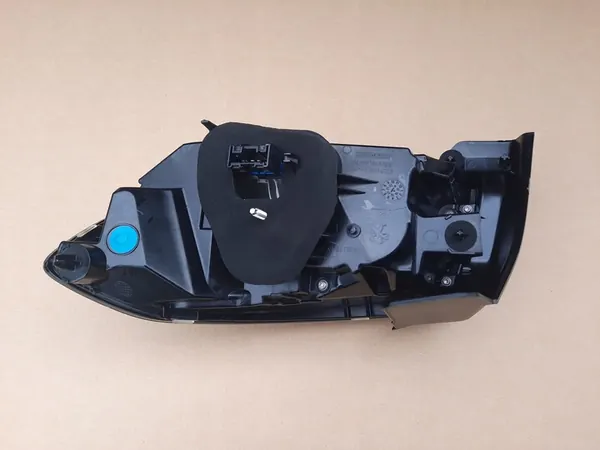 Lámpara Trasera Izquierda Peugeot 208 II 2 image 4