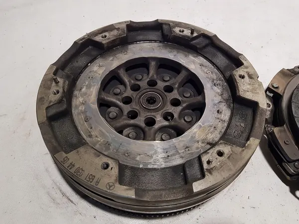 Kytkin Mercedes W212 W218 CLS W204 W207 2.2 CDI 651 image 9