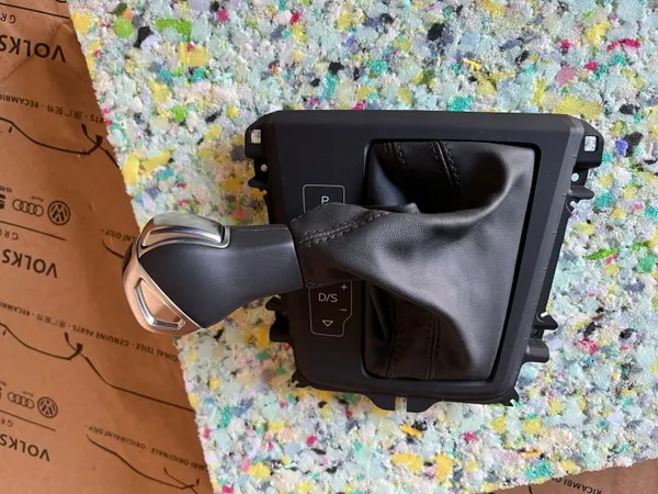 Audi Q3 Vaihteenvalitsin OEM 83B713463A 2019-2024 image 3