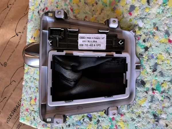 Audi Q3 Vaihteenvalitsin OEM 83B713463A 2019-2024 image 5