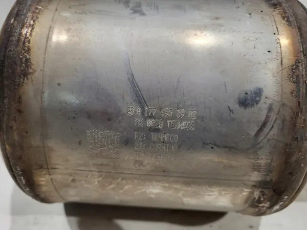 Mercedes Auspufftopf OEM A1774903902 Gebraucht image 3