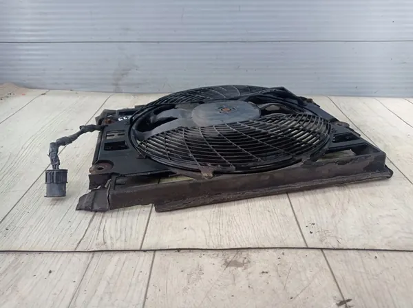 BMW E39 Jäähdyttimen tuuletin 64548380780 image 4