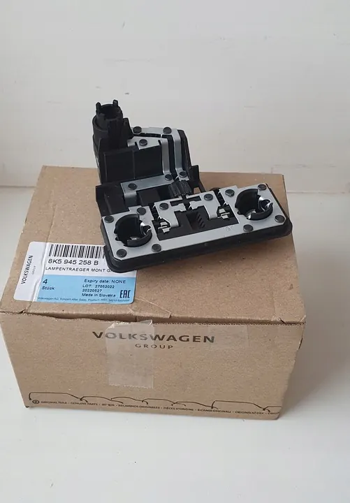 AUDI A4 B8 Sedan Right Tail Light Bulb Holder OEM image 2