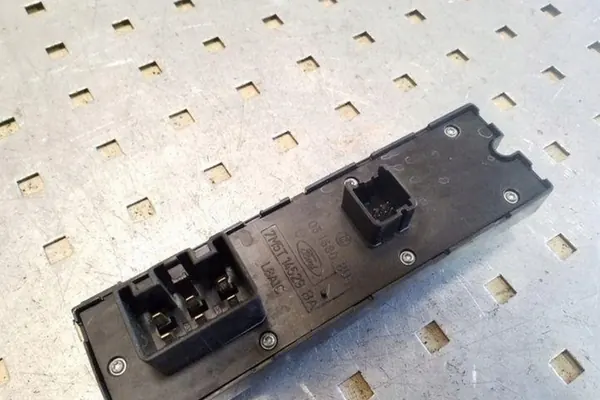 Achterlinkse raambedieningknop FORD FOCUS IV image 3