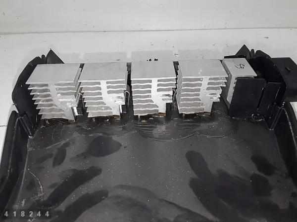 Núcleo de aquecimento elétrico Audi A8 OEM F011020189 Esquerdo image 4