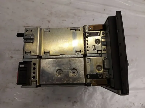 Audi CD-navigationsradio OEM 8E0035192B - Begagnad image 4