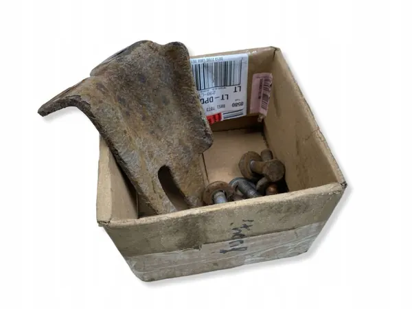 Toyota Avensis T270 peräkärkisarja OEM DAL34360 image 8