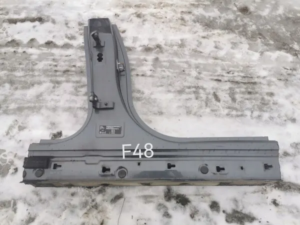 BMW X1 F48 Estribo Direito - Peça OEM Usada image 2