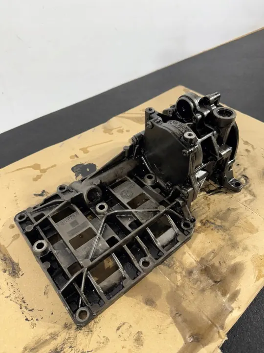 Bomba de óleo usada OEM 7798014 para BMW N47 2.0D image 4