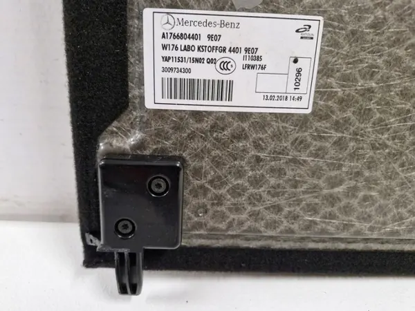 Mercedes-Benz A1766804401 Taka tavaratilan matto image 5