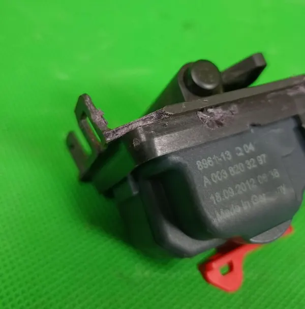 Attuatore di chiusura tappo carburante Mercedes W176 W246 image 3