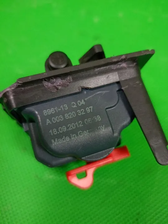 Attuatore di chiusura tappo carburante Mercedes W176 W246 image 4