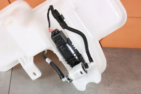 BMW i3 I01 Pesuneste Säiliö + Pumppu image 4