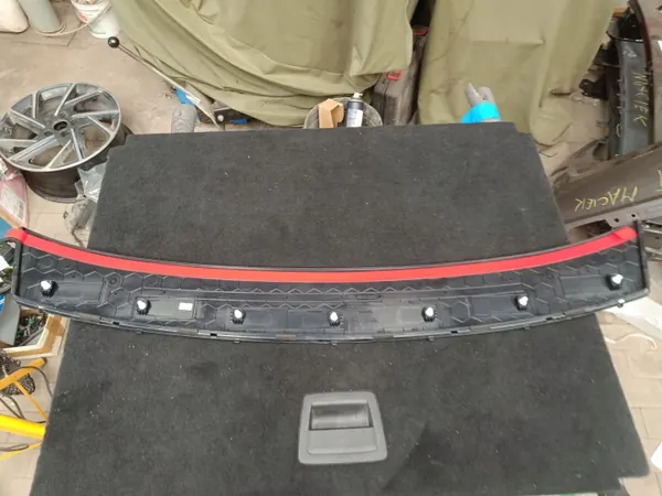 OEM 87371-AA000 Achterklep sierstrip - Gebruikt image 7