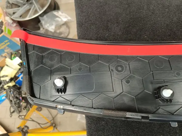 OEM 87371-AA000 Achterklep sierstrip - Gebruikt image 8