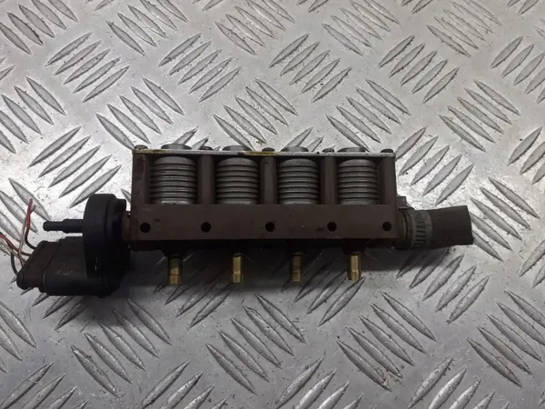 Skoda OE 67R-017064 Insprutningsram Octavia II 1.6 image 2