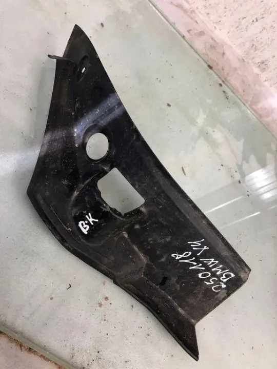 BMW OEM 22677510 Linke Rückleuchtenabdeckung - Gebraucht image 2