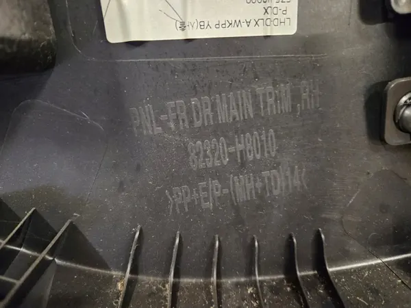 Kia OEM 82320-H8010 RIO IV Dörrklädsel Höger Fram image 3
