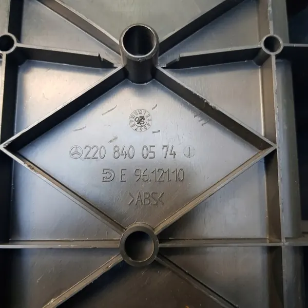 Guardaobjetos Mercedes-Benz OEM A2208400574 Usado image 7