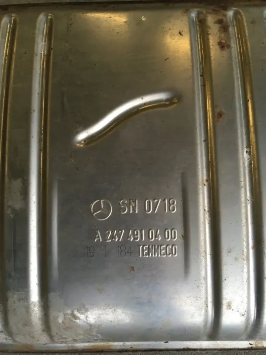 Mercedes Auspuff Endschalldämpfer OEM A2474910400 - Gebraucht image 3