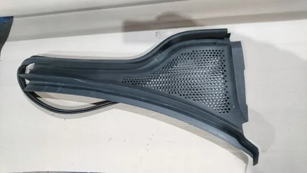 Garniture plastique pare-brise supérieure droite OEM 5G1819404A image 2