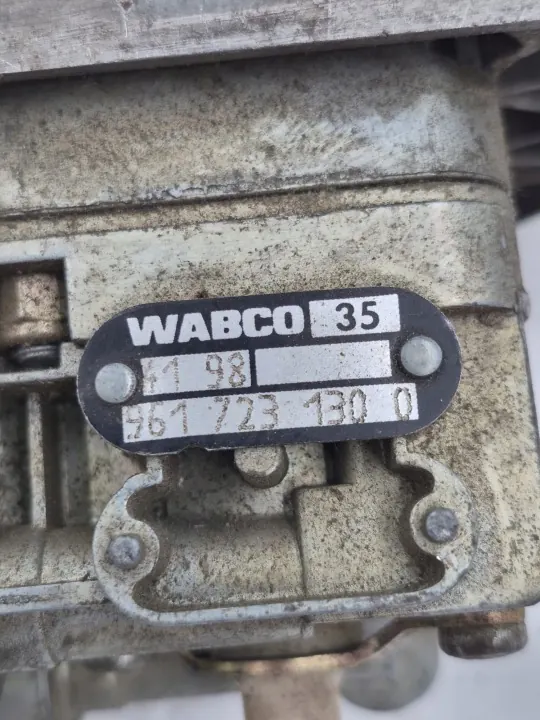 Soupape de frein à main OEM 9617231300 DAF CF 95XF image 3