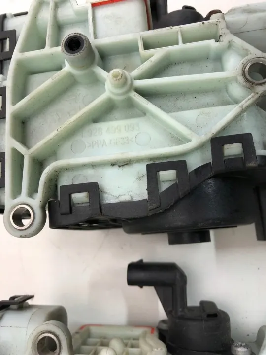 Mercedes AdBlue-pomp OEM 0928404016 - Gebruikt image 4