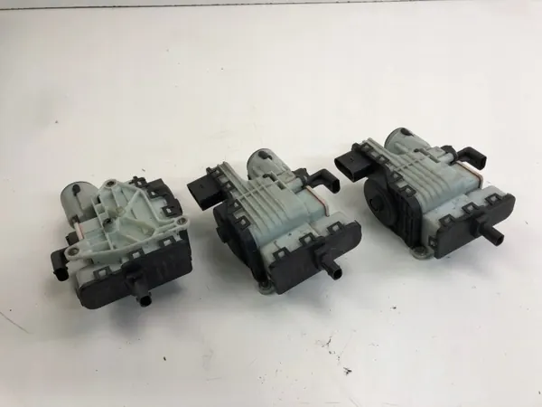 Mercedes AdBlue-pomp OEM 0928404016 - Gebruikt image 9