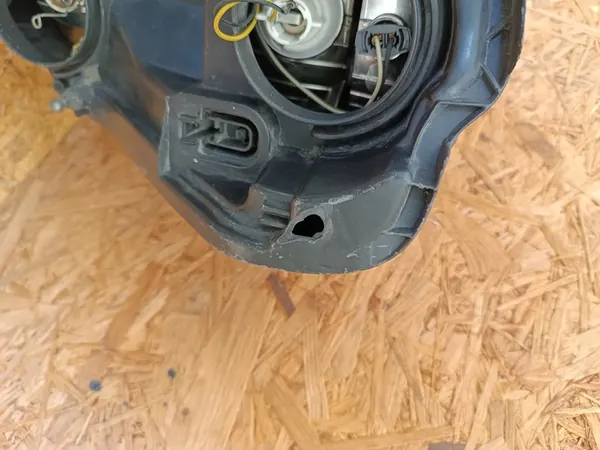 Farol Dianteiro Direito Iveco Daily IV III 2006- OEM 69500010 image 3